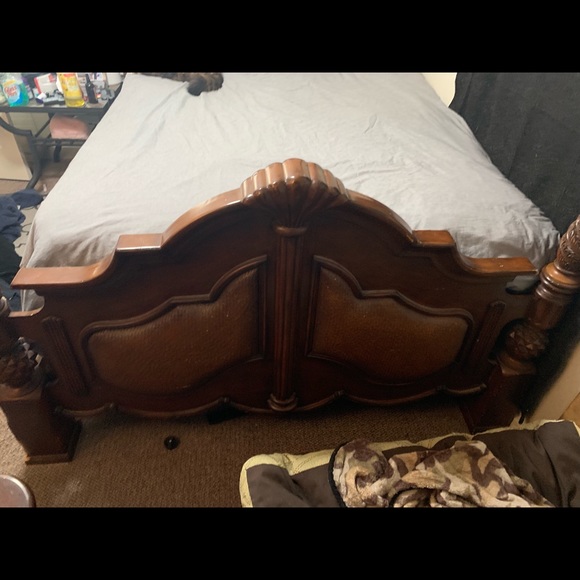 Queen bed set - Picture 4 of 8